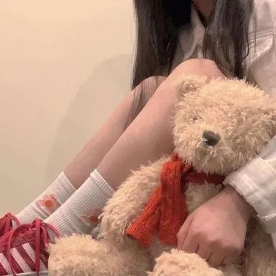 某天后之女被曝直播带货翻车，连日来时装周T台画面流出